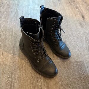 Combat boots